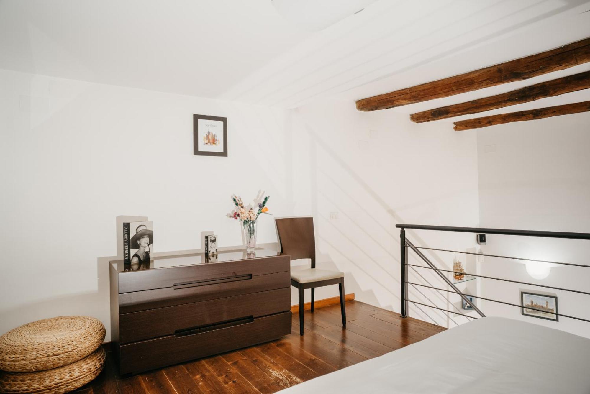 Appartement La Casa Dell' Avvocato - Centro à Naples Extérieur photo