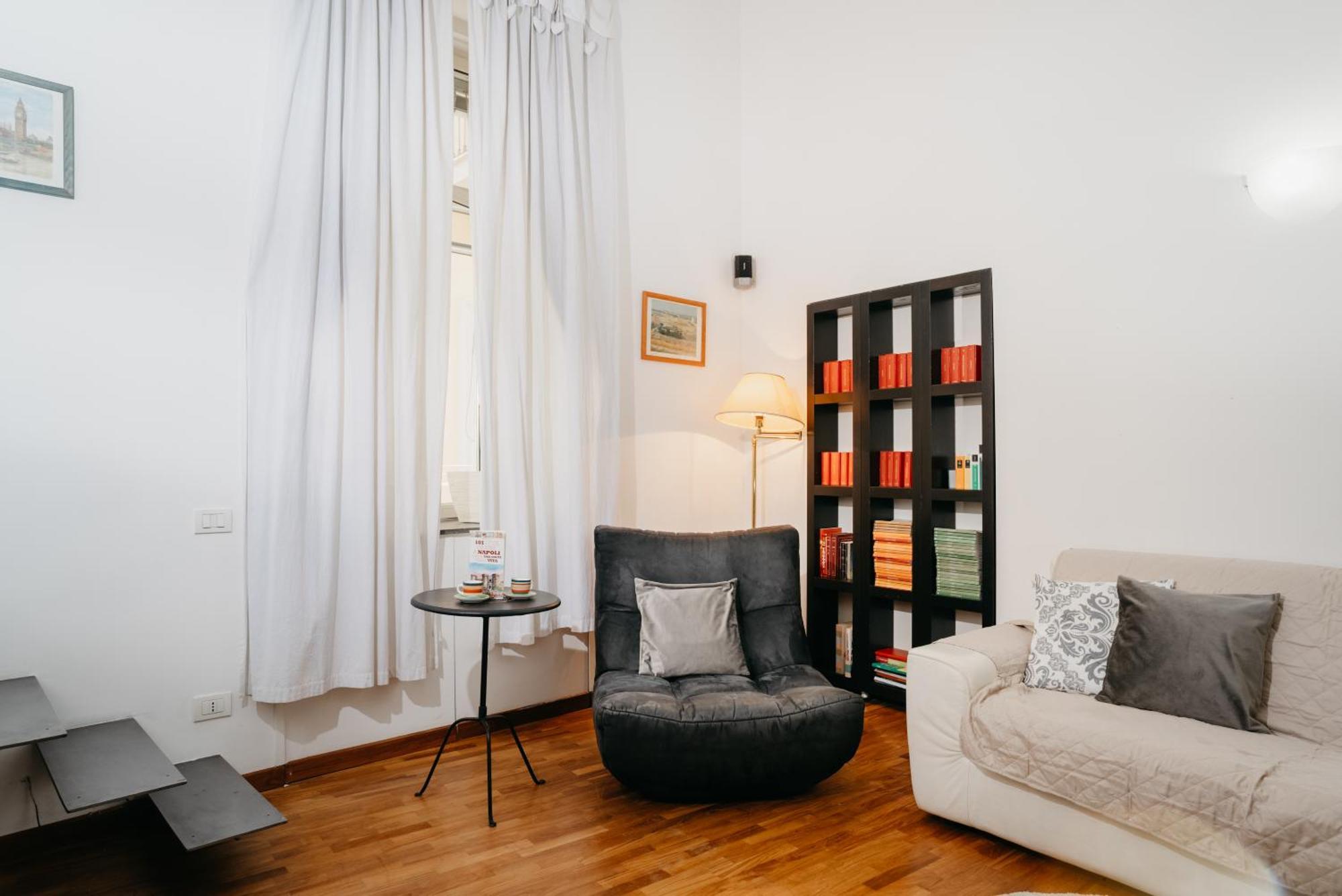 Appartement La Casa Dell' Avvocato - Centro à Naples Extérieur photo